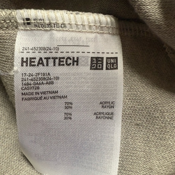 3/$30 - UNIQLO HEATTECH light grey top - Picture 7 of 7